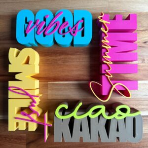 Bunte 3D-Schriftzüge & Sprüche zum Hinstellen oder Aufhängen